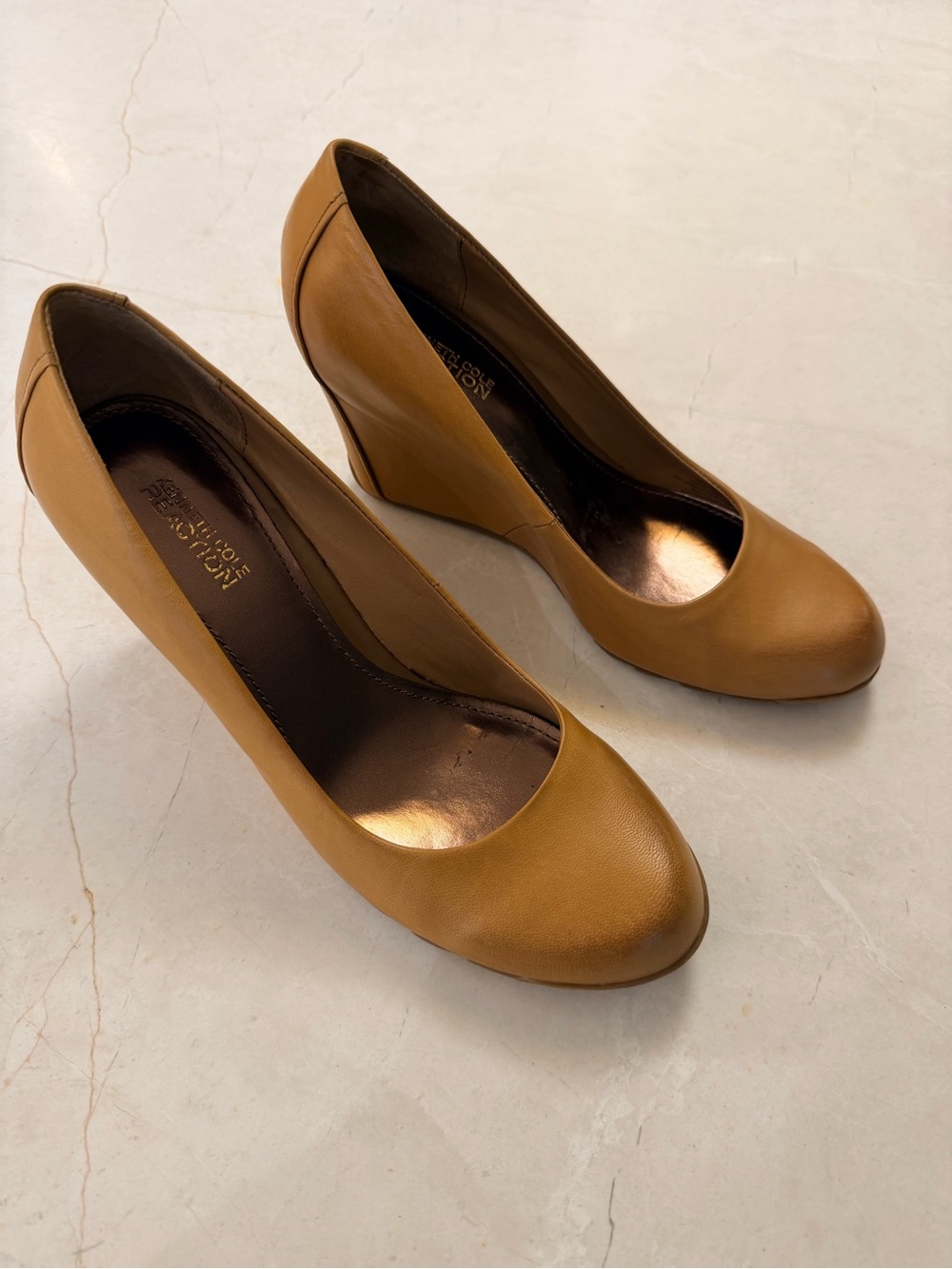 Kenneth Cole Leather Wedge Pumps in Tan - Size 8